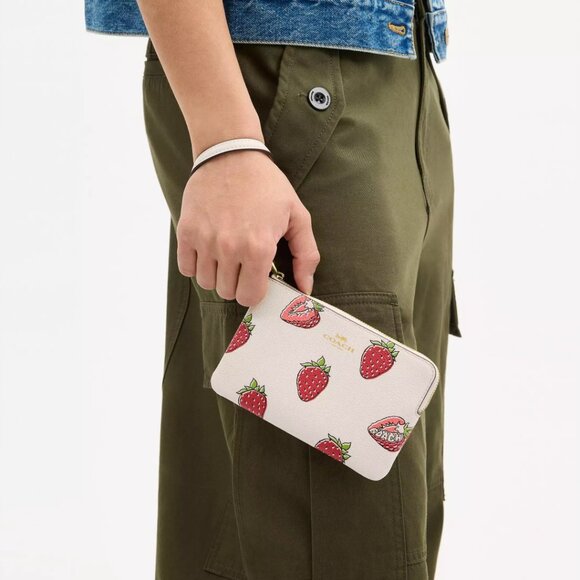 🍓Coach Corner Zip Wristlet With Strawberry Print - Picture 3 of 8